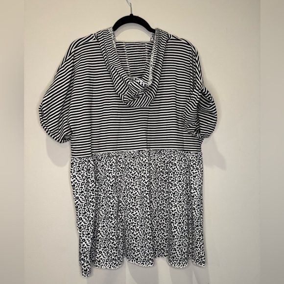 Andree by Unit Striped/Leopard Print Women's Hooded top size 1X black and white - Picture 7 of 7